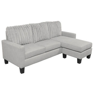 L-förmiges Sofa mit Tisch und Rückstellstuhl, hellgraue Stoffe